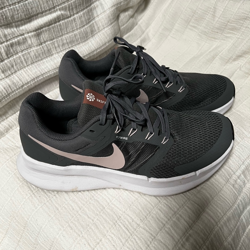 Nike Women's Run Swift 3 size 11